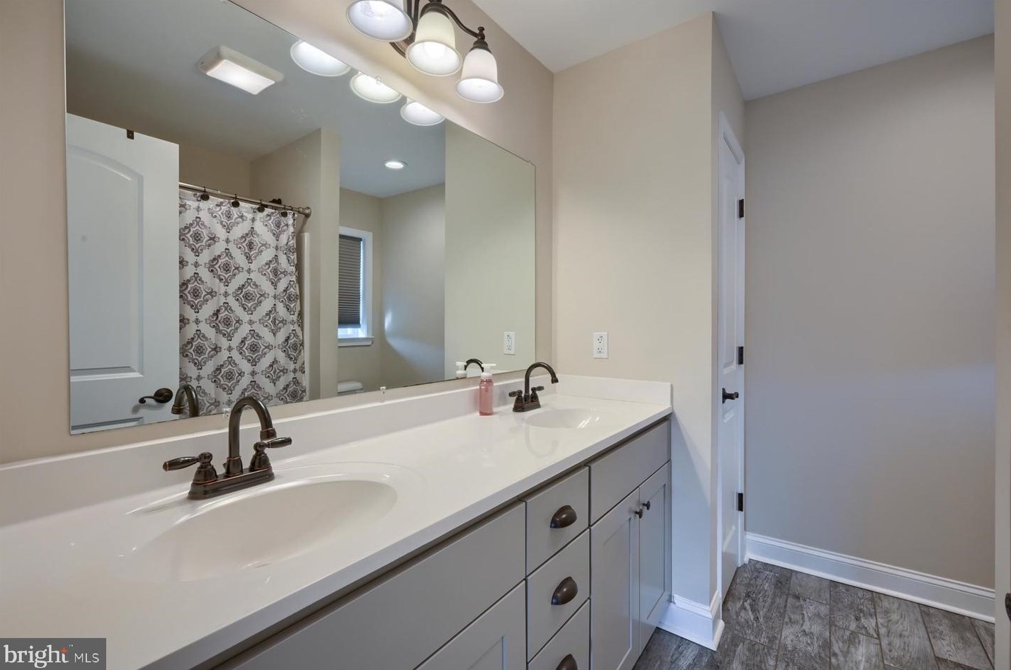 515 Spring Run Dr, Navy Sup Dpt PA  17055-5580 exterior