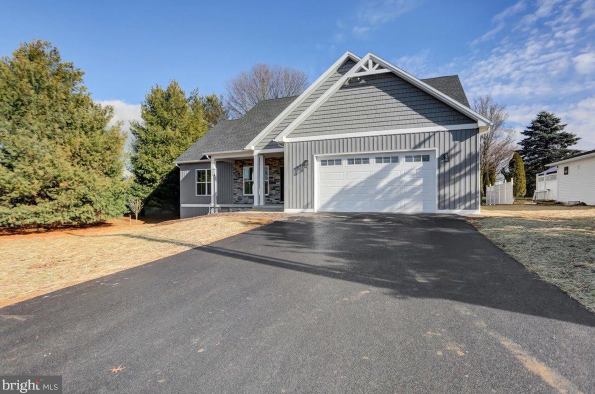 130 Willow Dr, Lees Cross Roads, PA 17257