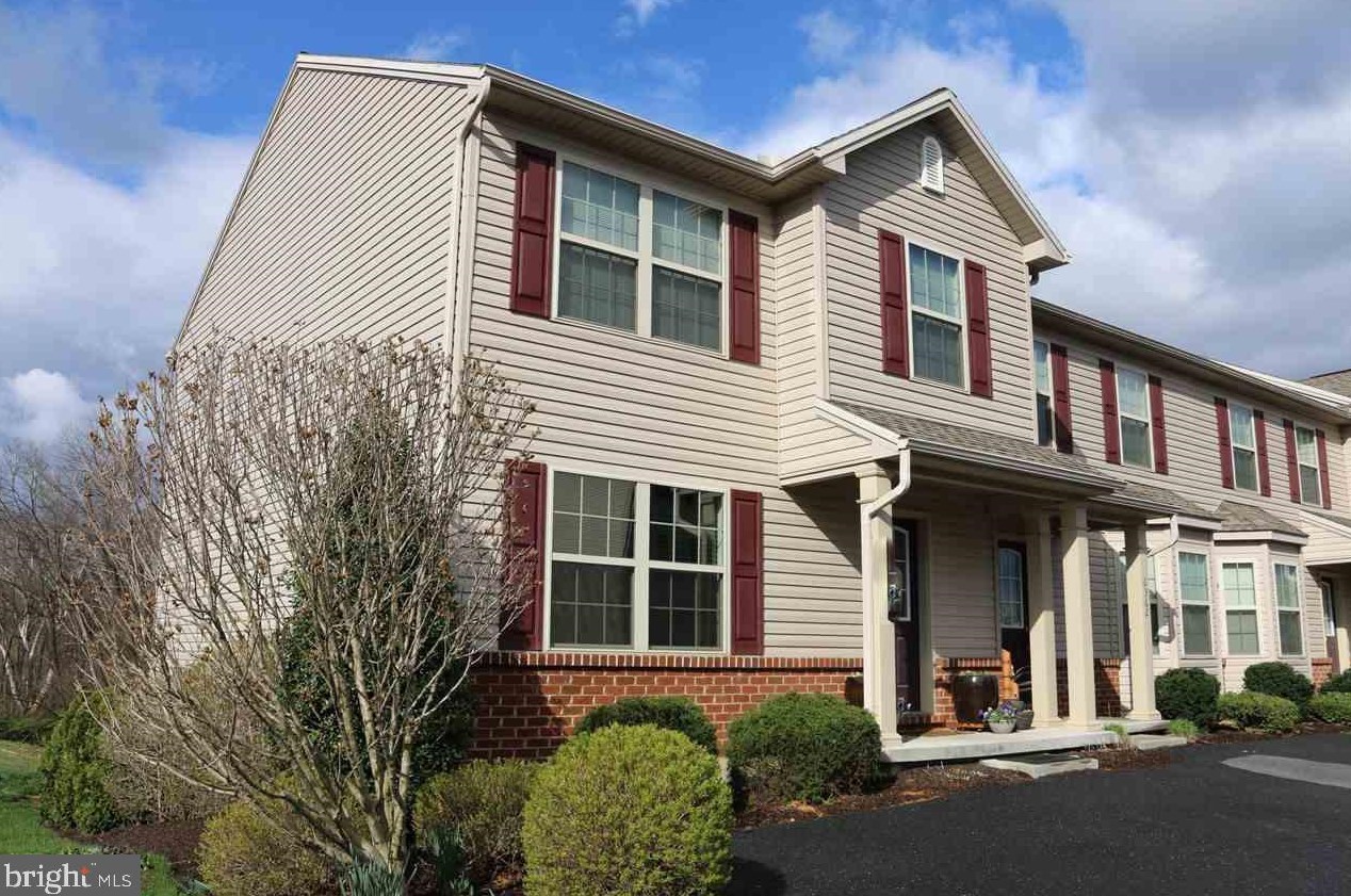 6432 Creekbend Dr, Navy Sup Dpt, PA 17050