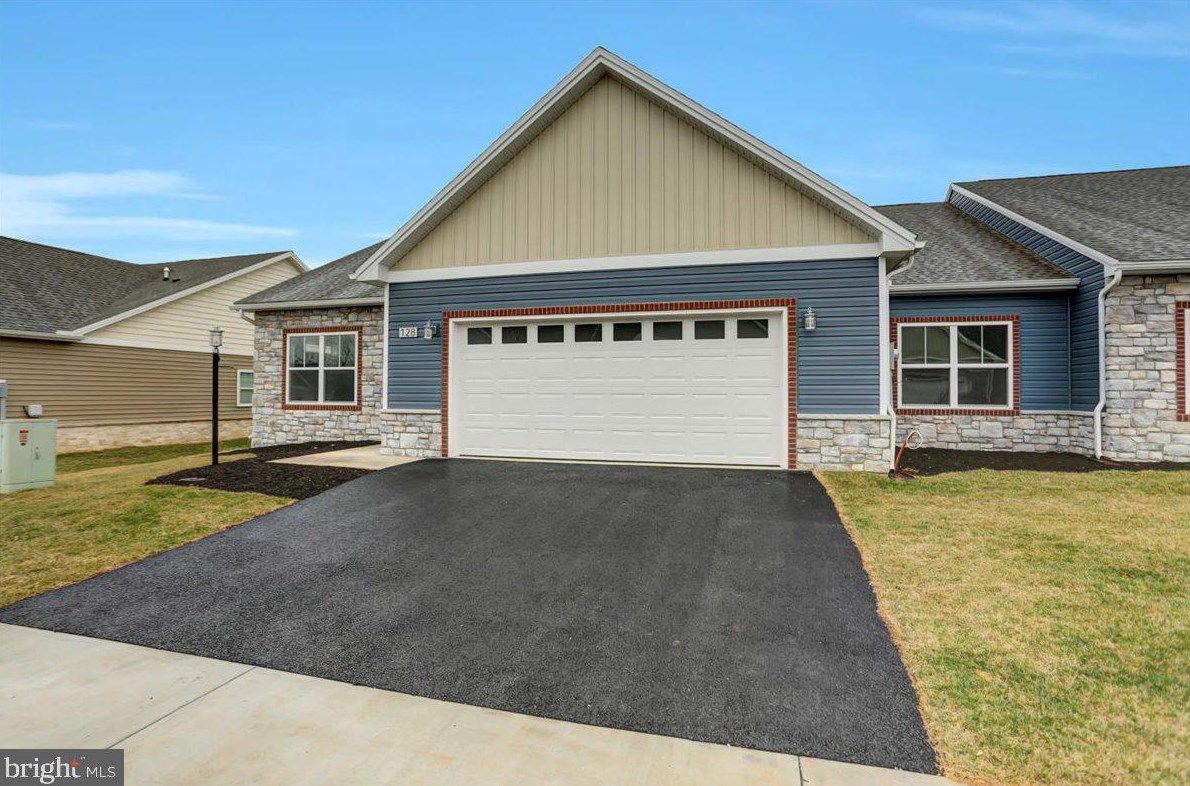 128 Cardinal Dr, Lees Cross Roads, PA 17257