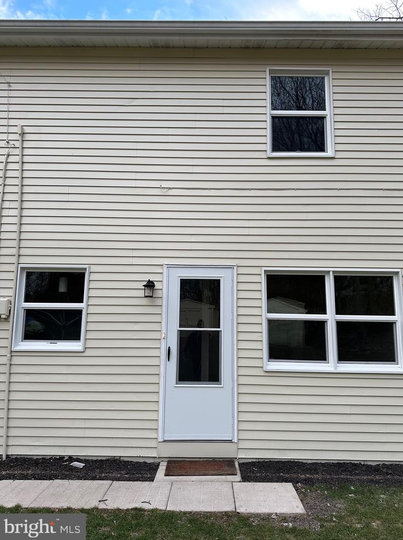 1542 W Trindle Rd, Carlisle, PA 17015