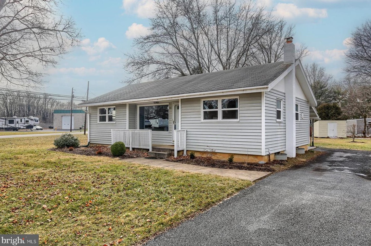 451 Berkshire Ln, Navy Sup Dpt, PA 17050