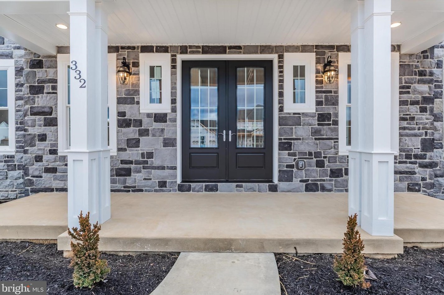 332 Pennington Dr, Navy Sup Dpt, PA 17055