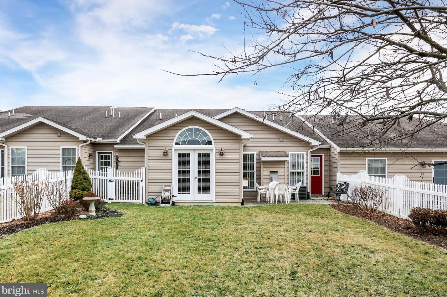 109 Merrihill Dr, Carlisle, PA 17013