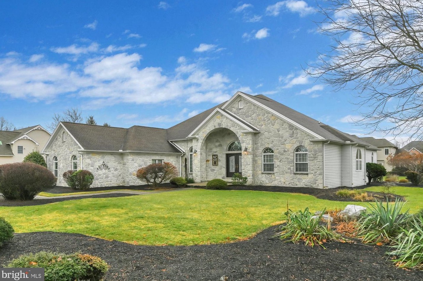 1772 S Meadow Dr, Navy Sup Dpt, PA 17055