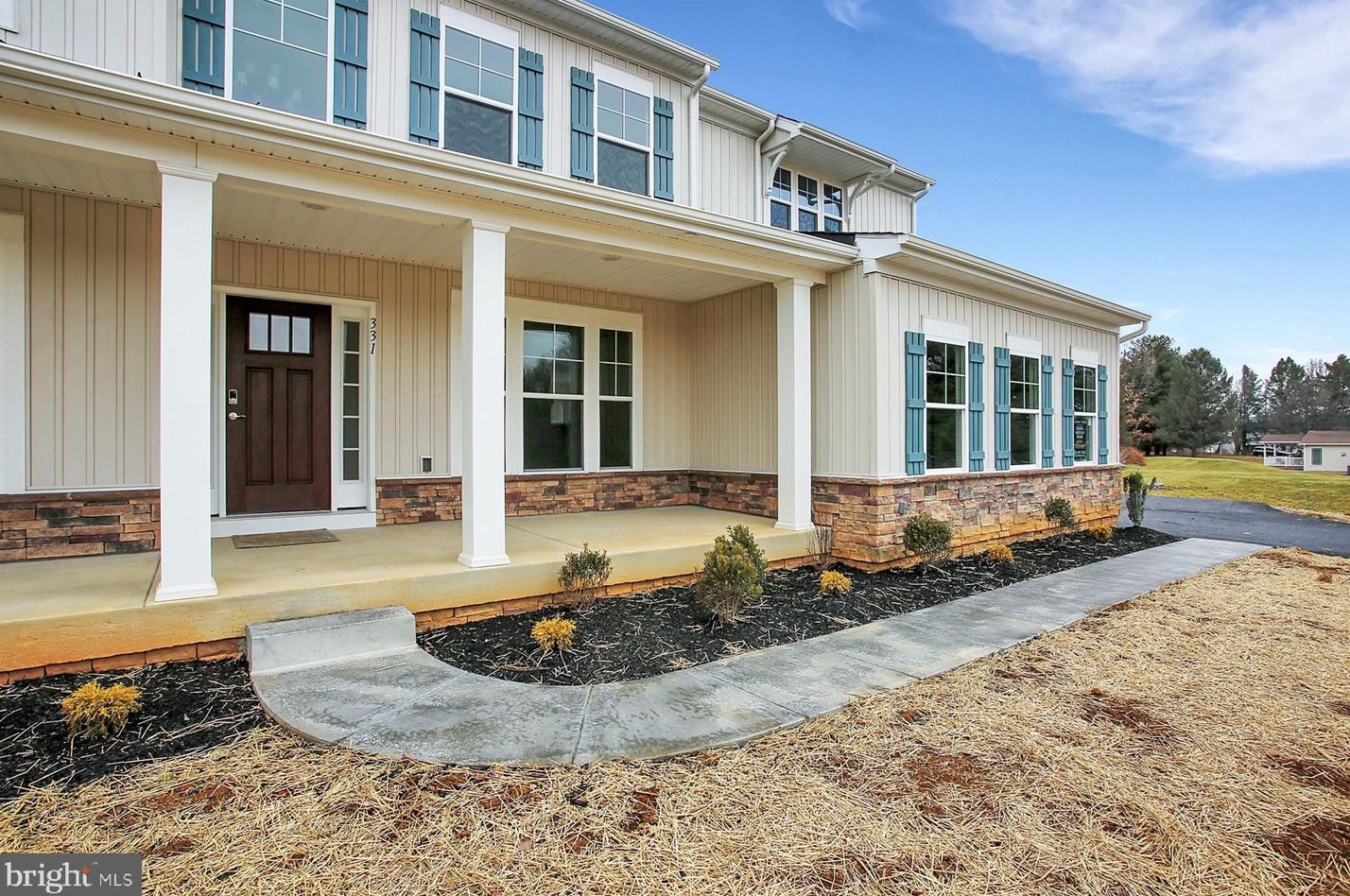 331 Mulberry Dr, Navy Sup Dpt, PA 17050
