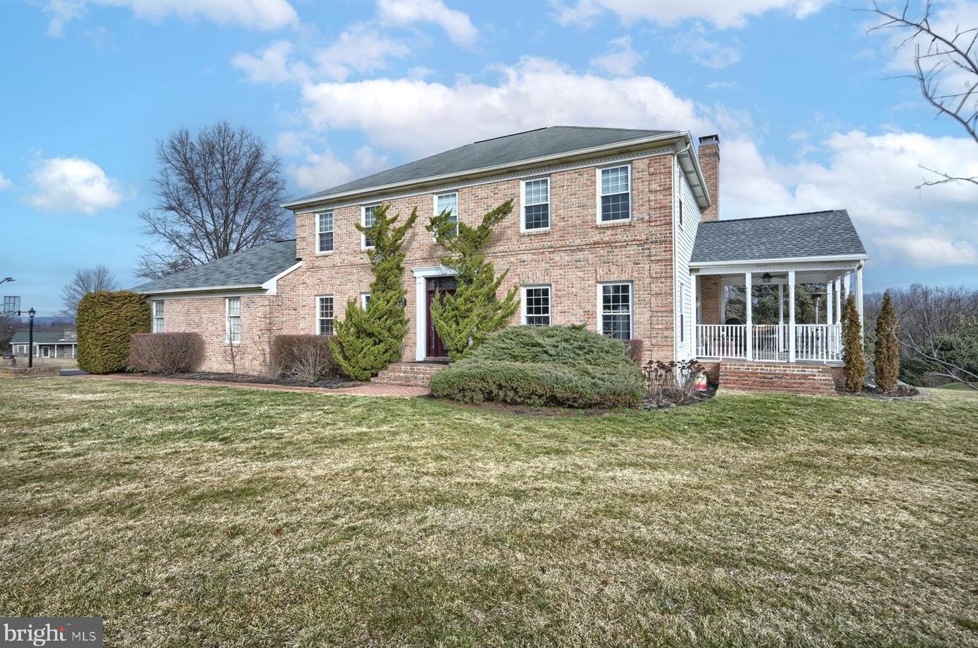 1558 Fox Hollow Cir, Navy Sup Dpt, PA 17055