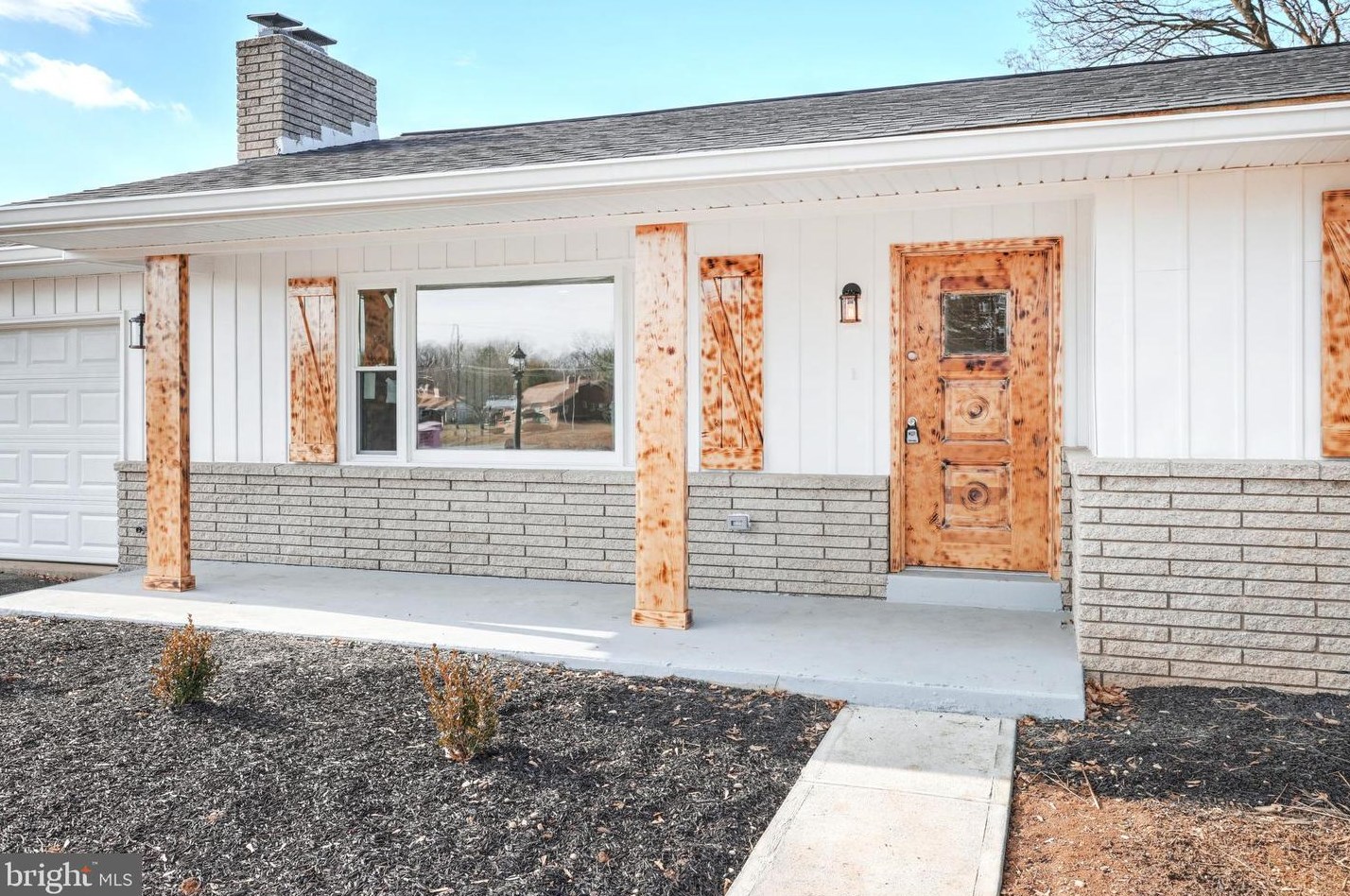 19 Locust Cir, Navy Sup Dpt, PA 17050