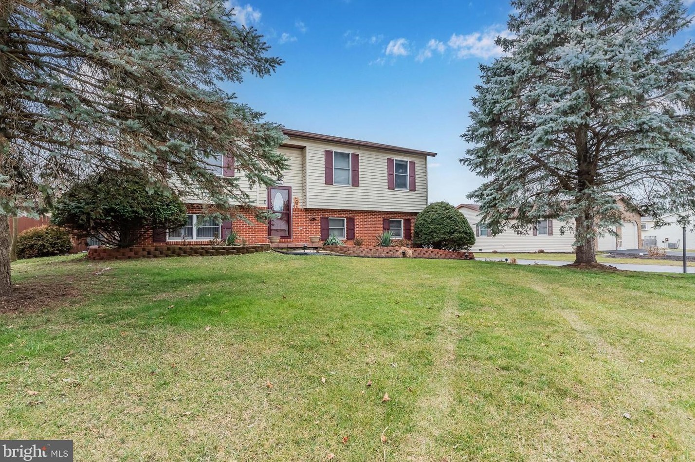 10 Briarcliffe Dr, Lees Cross Roads, PA 17257