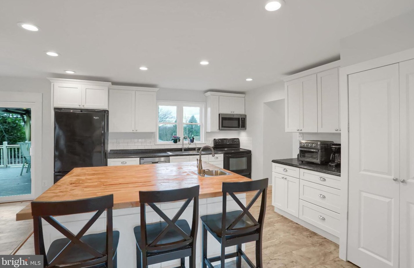 106 Sunset Dr, Mount Holly Springs, PA 17065