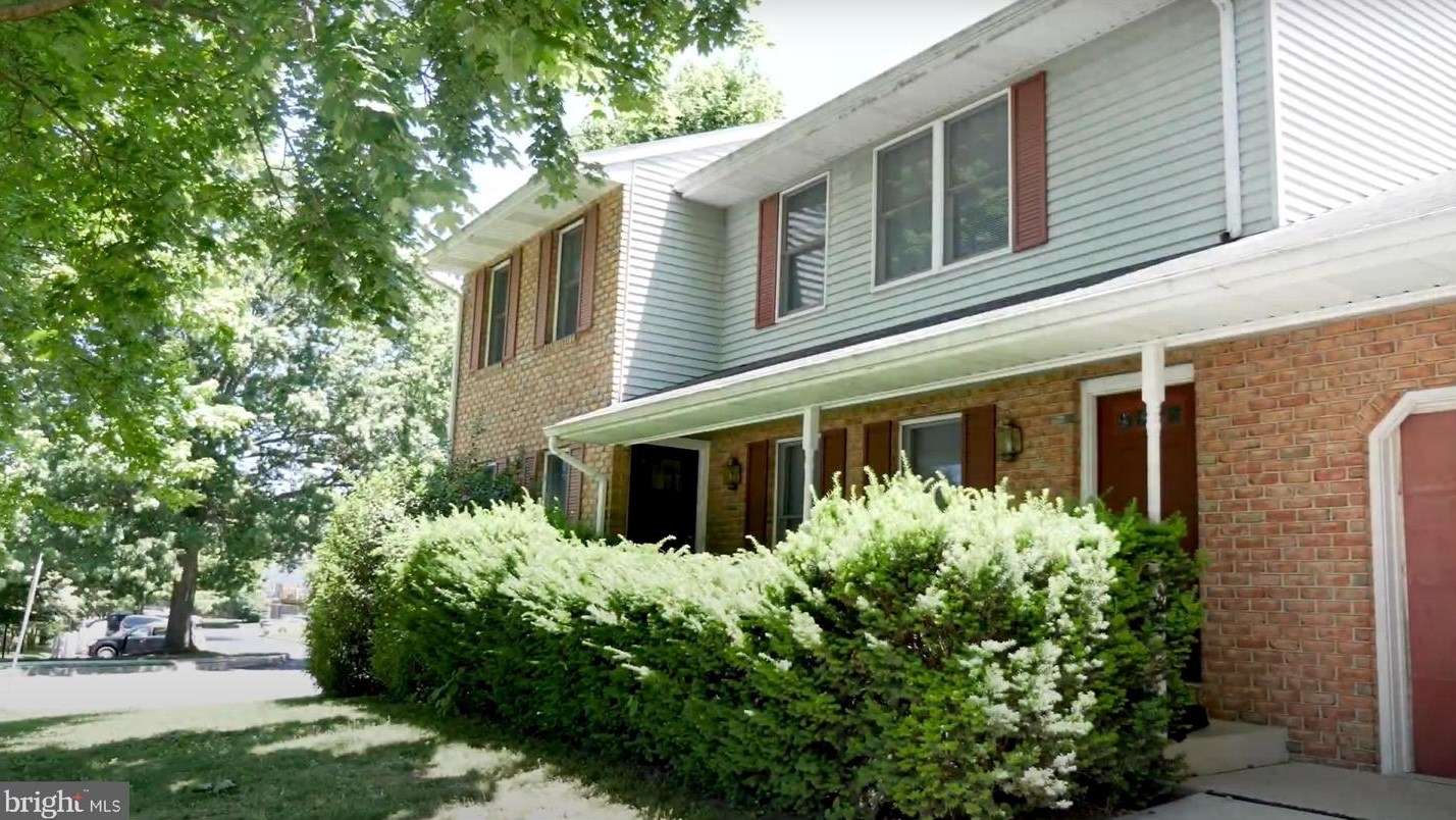 2103 Foxfire Dr, Navy Sup Dpt, PA 17055