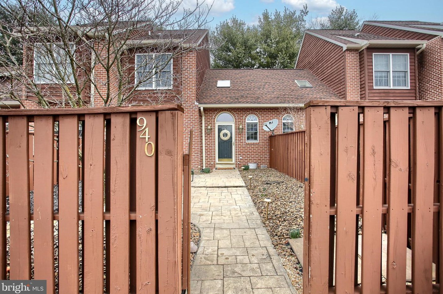 940 Sterling Ct, West Enola, PA 17025