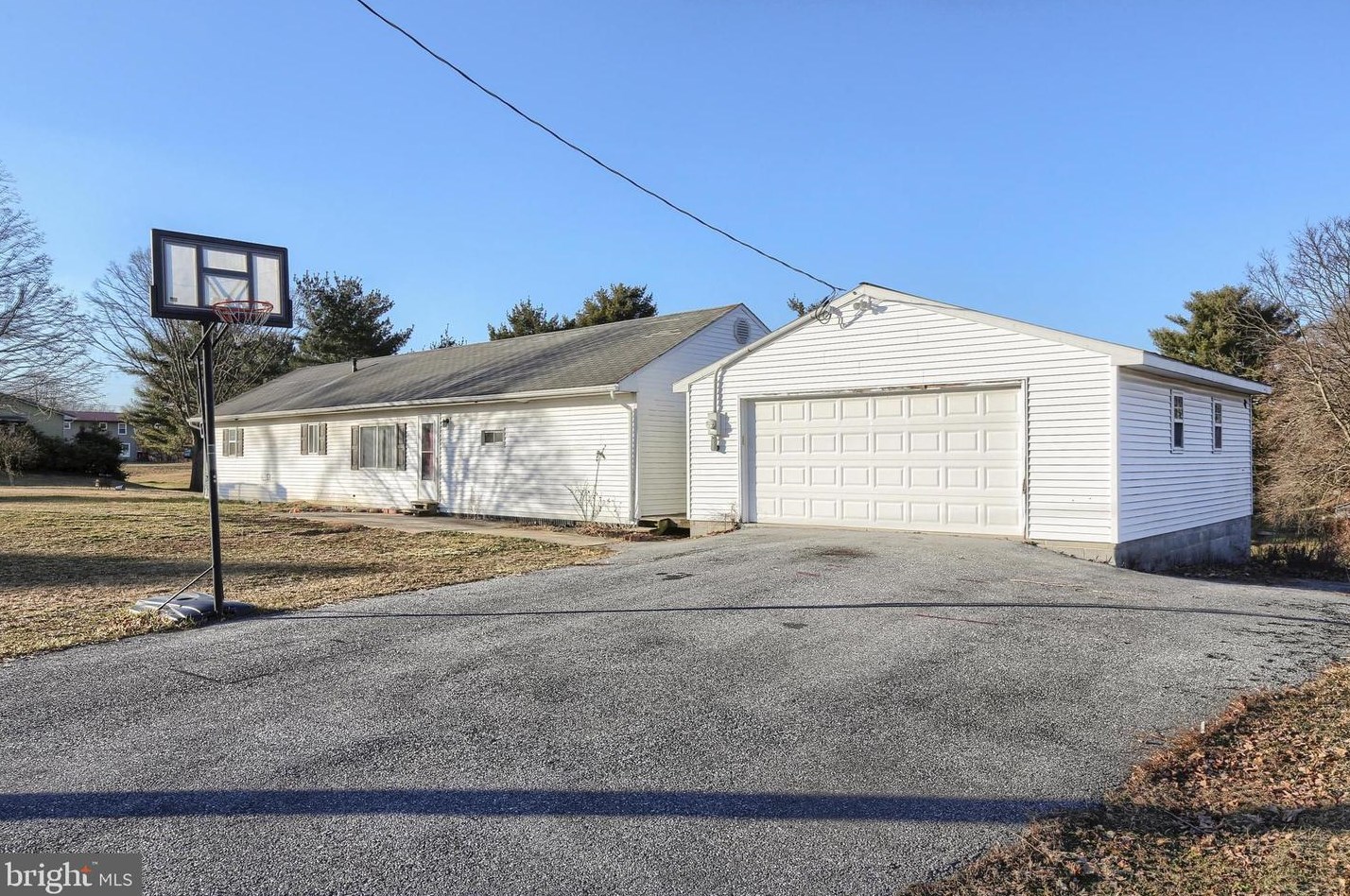 141 Fern Ave, Carlisle, PA 17013