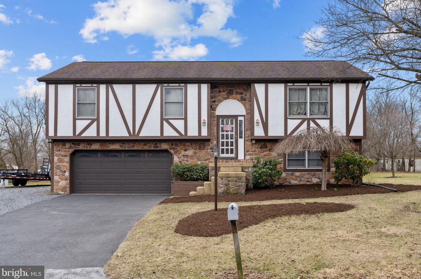 22 Wheatfield Dr, Carlisle, PA 17015