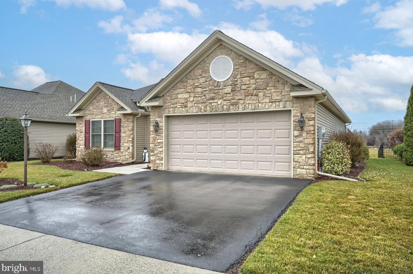 916 Macoun Dr, Navy Sup Dpt, PA 17055