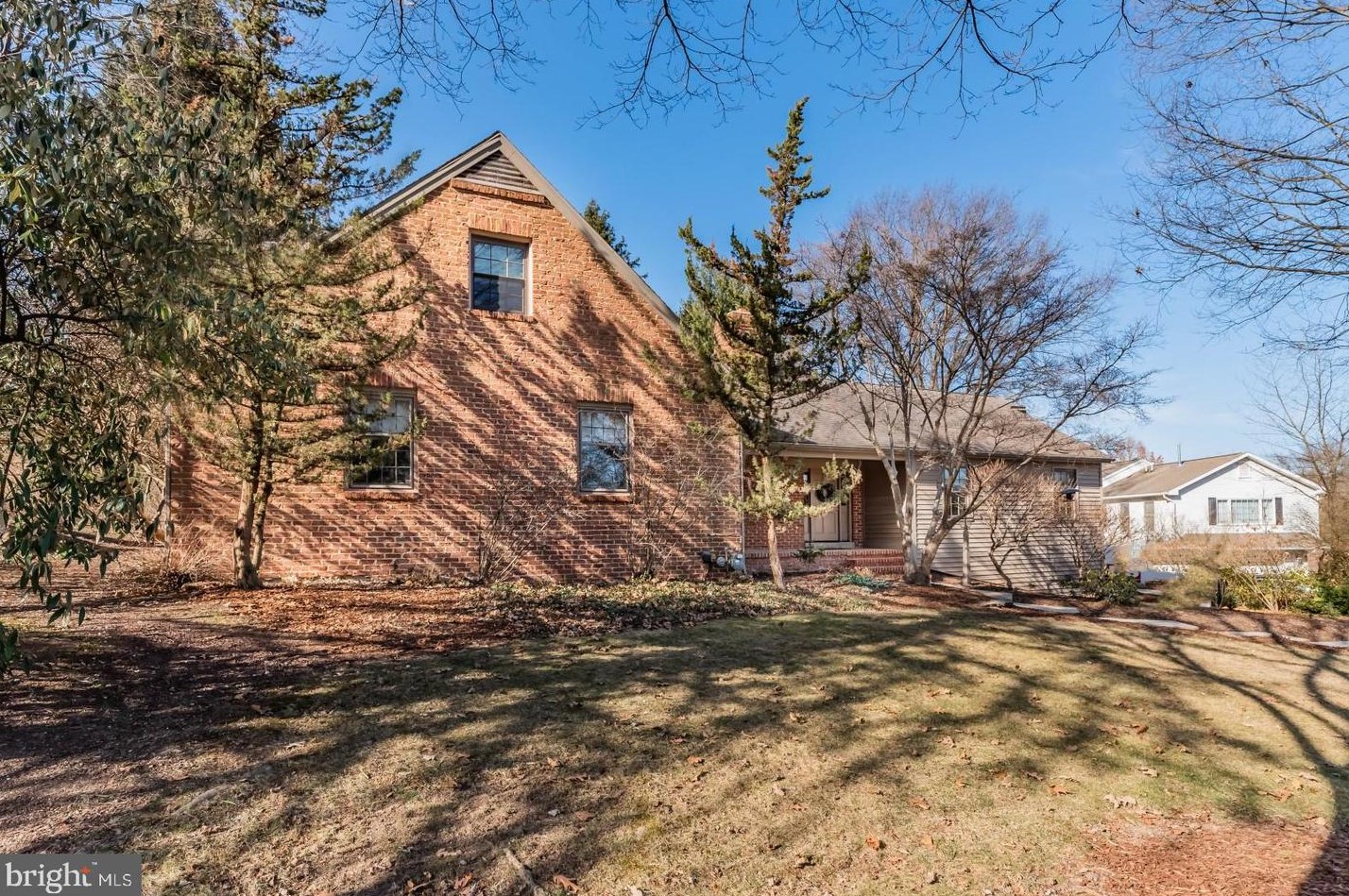 140 E Lauer Ln, Camp Hill, PA 17011