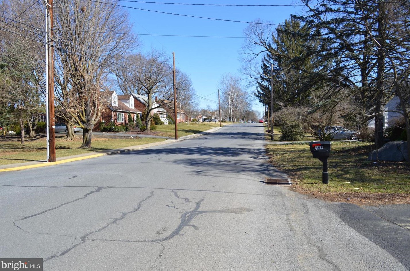 852 W North St, Carlisle, PA 17013