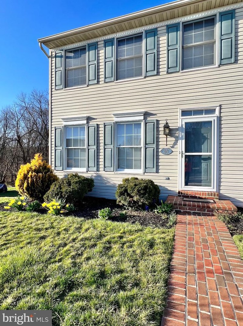 4172 Kittatinny Dr, Navy Sup Dpt, PA 17050