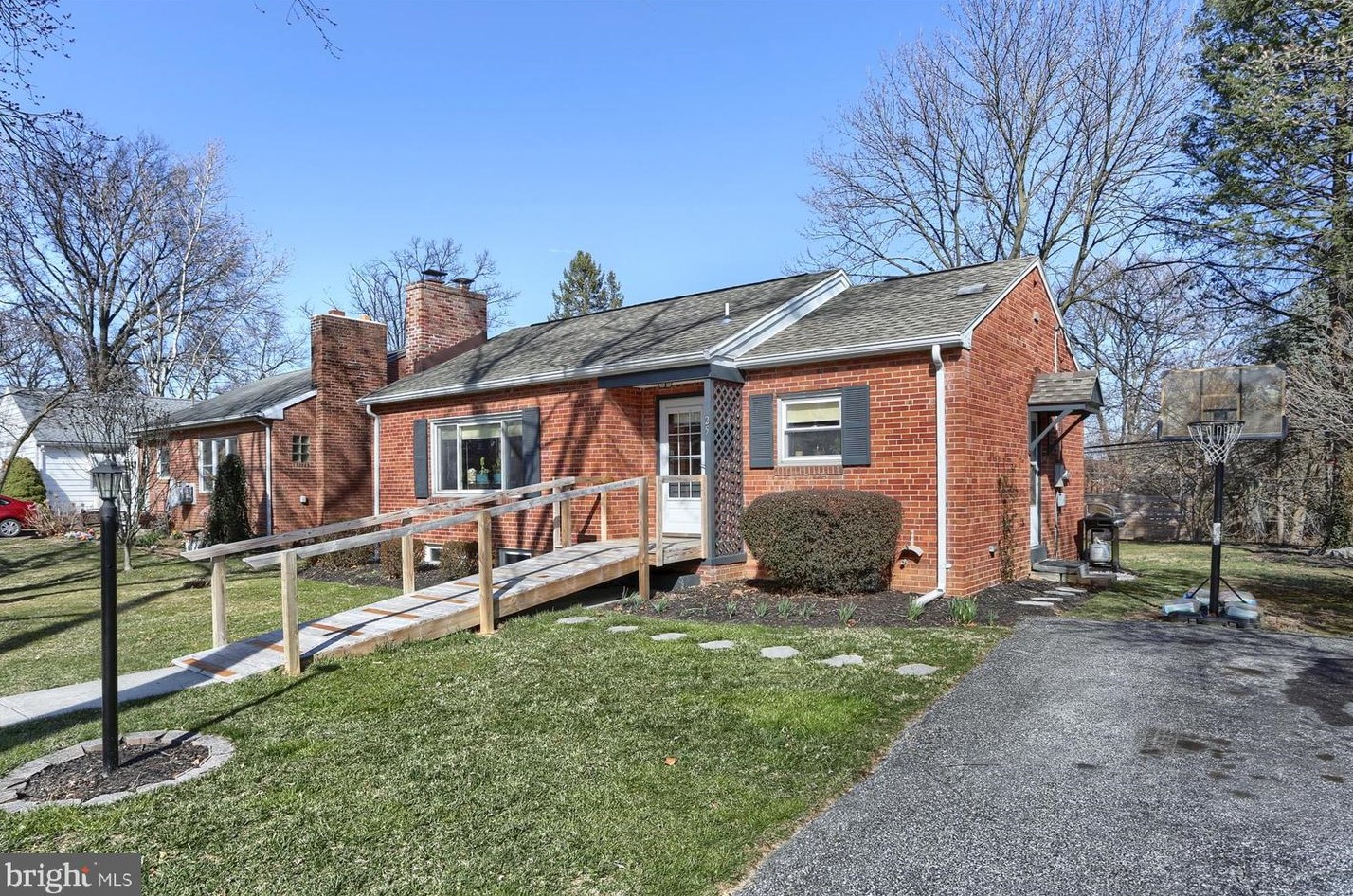 25 S 39th St, Camp Hill, PA 17011