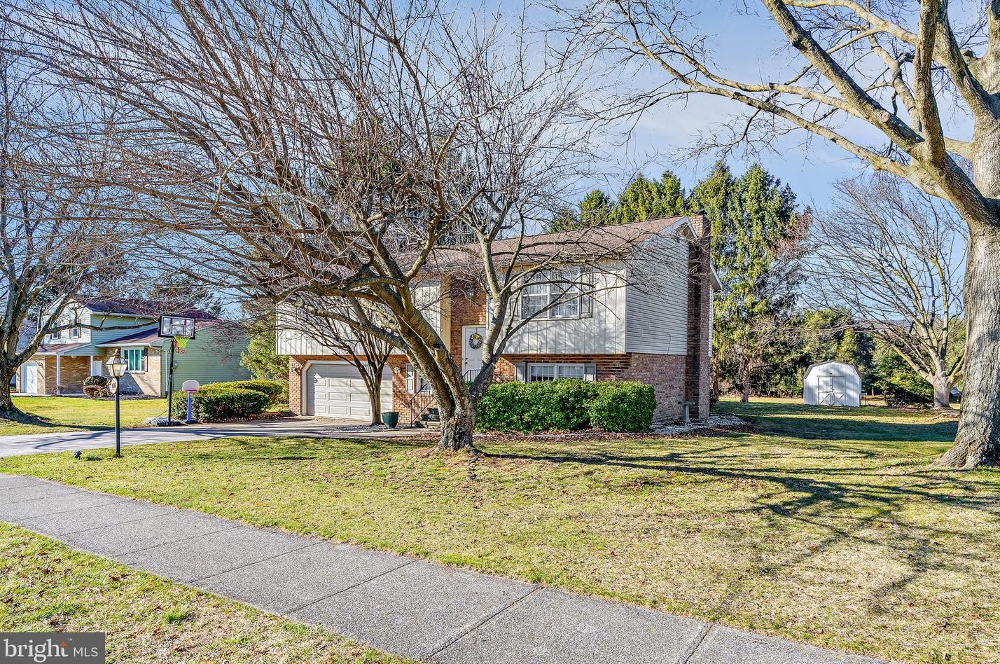 66 Silver Crown Dr, Navy Sup Dpt, PA 17050