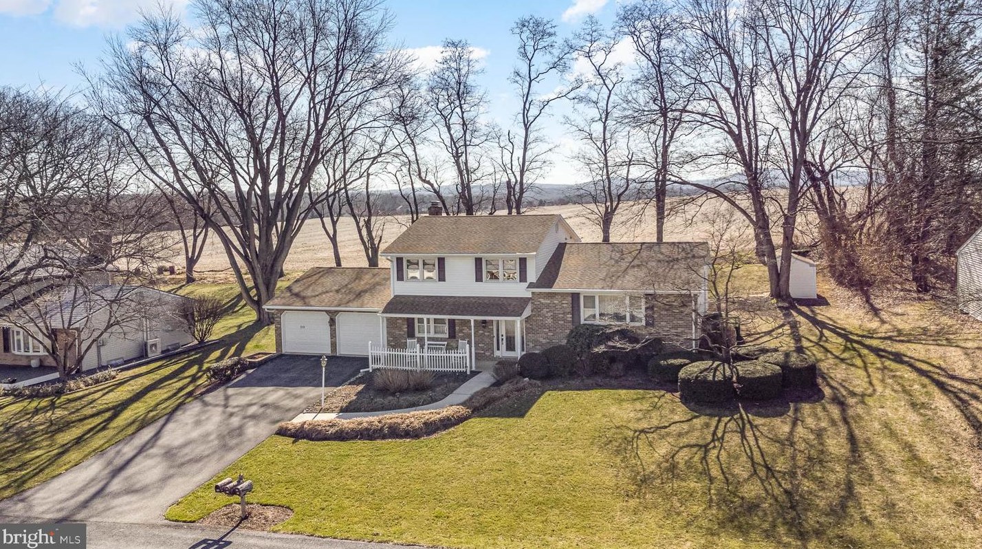 213 Westview Dr, Navy Sup Dpt, PA 17055