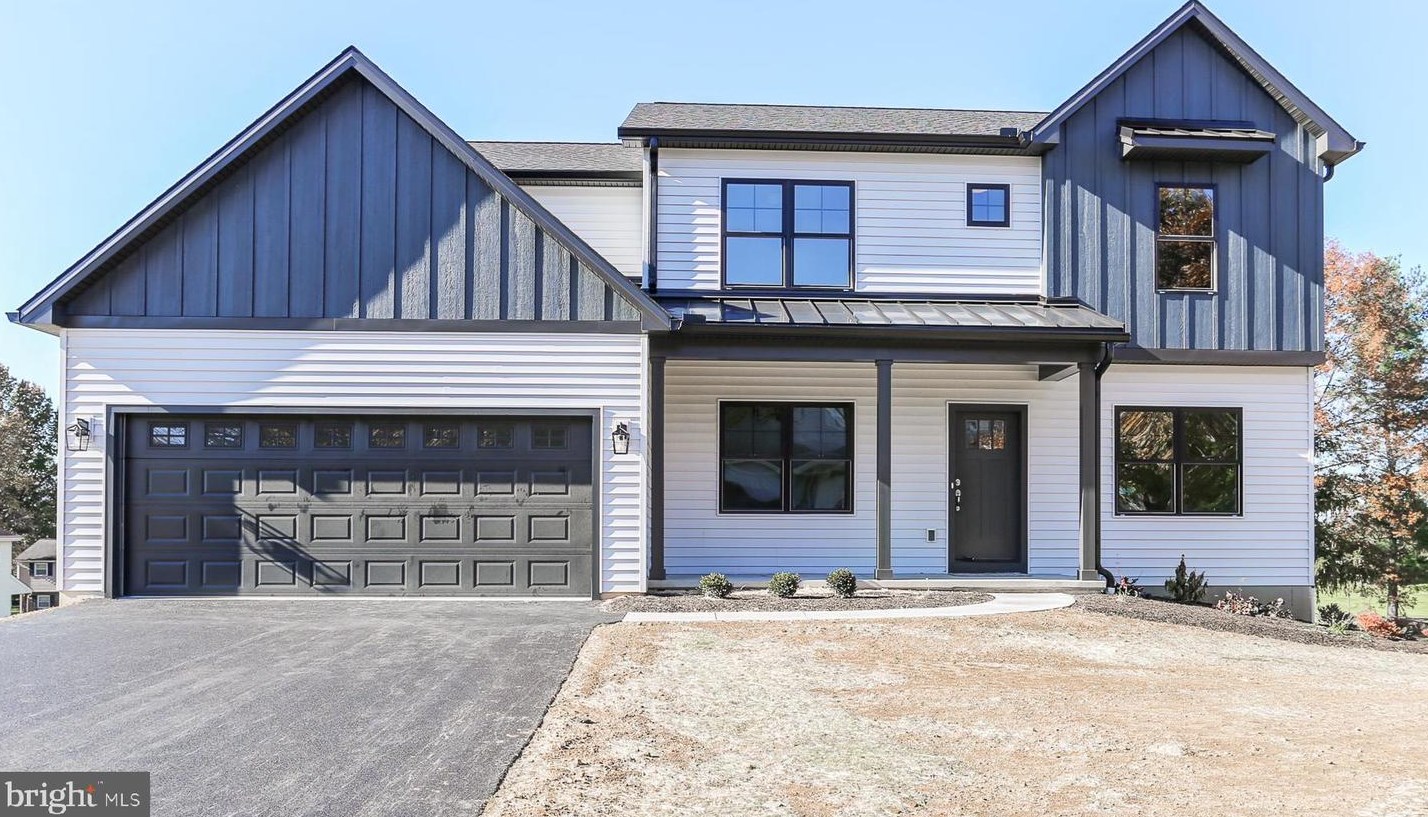 214 Fairway Dr, Navy Sup Dpt, PA 17055