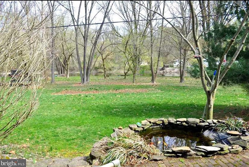 504 Woodcrest Dr, Navy Sup Dpt, PA 17050