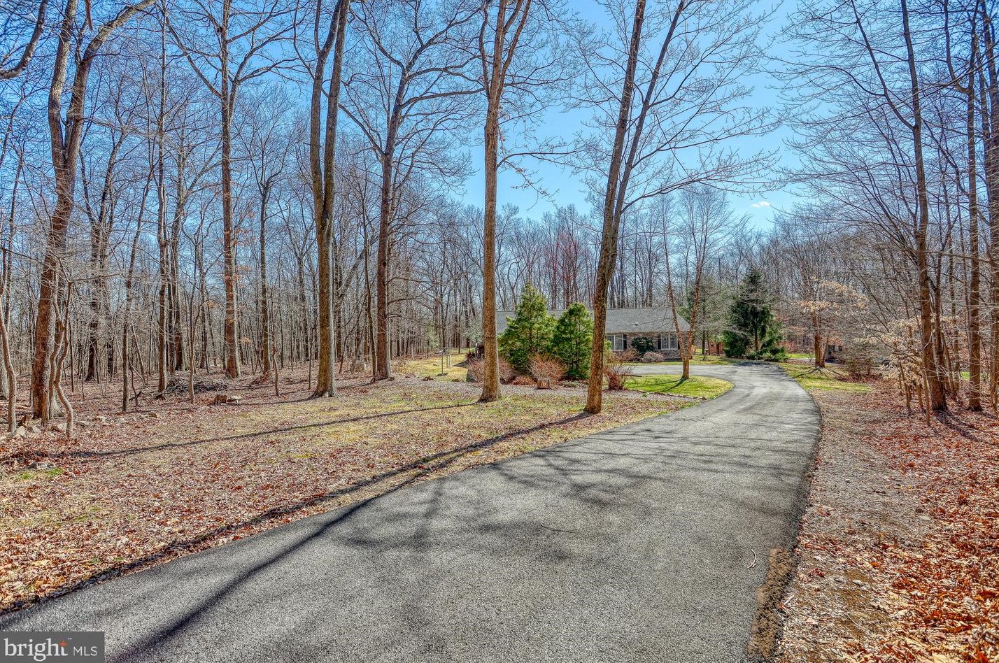497 Sample Bridge Rd, West Enola, PA 17025
