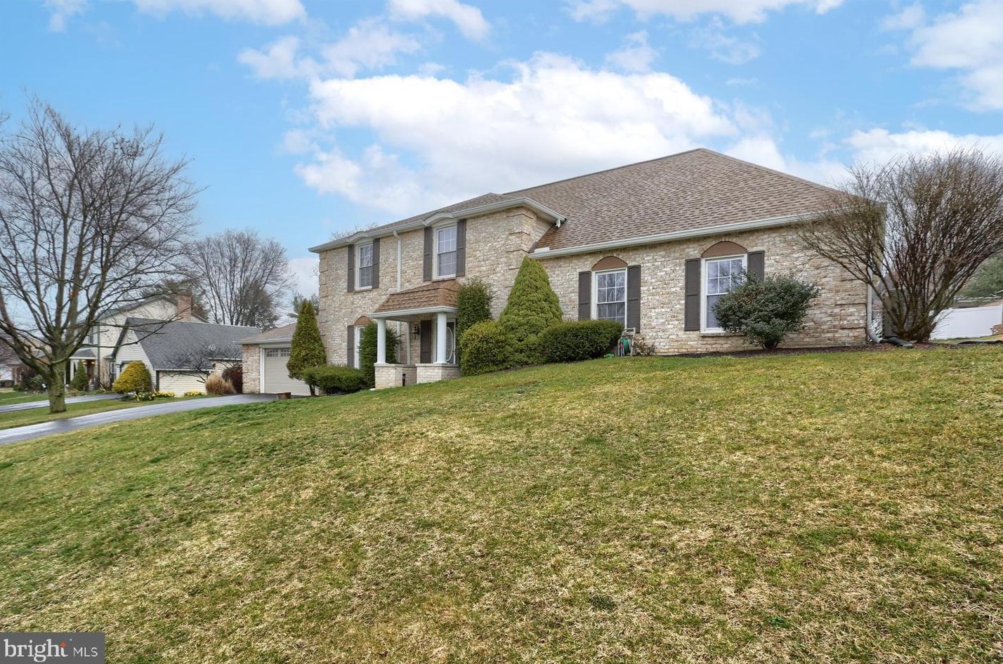 479 Woodcrest Dr, Navy Sup Dpt, PA 17050