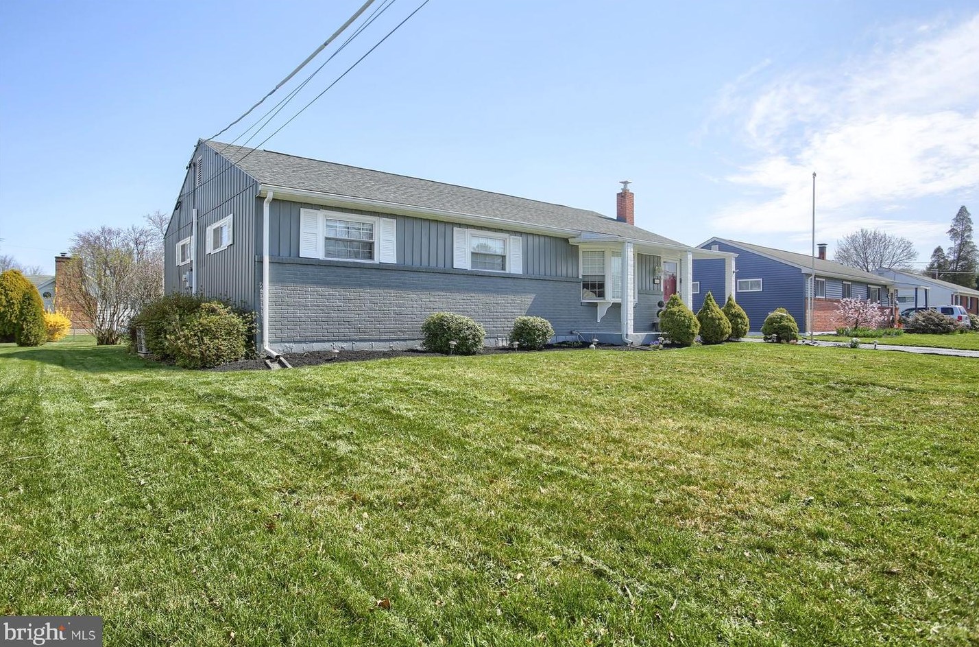 16 Cedarhurst Ln, Camp Hill, PA 17011
