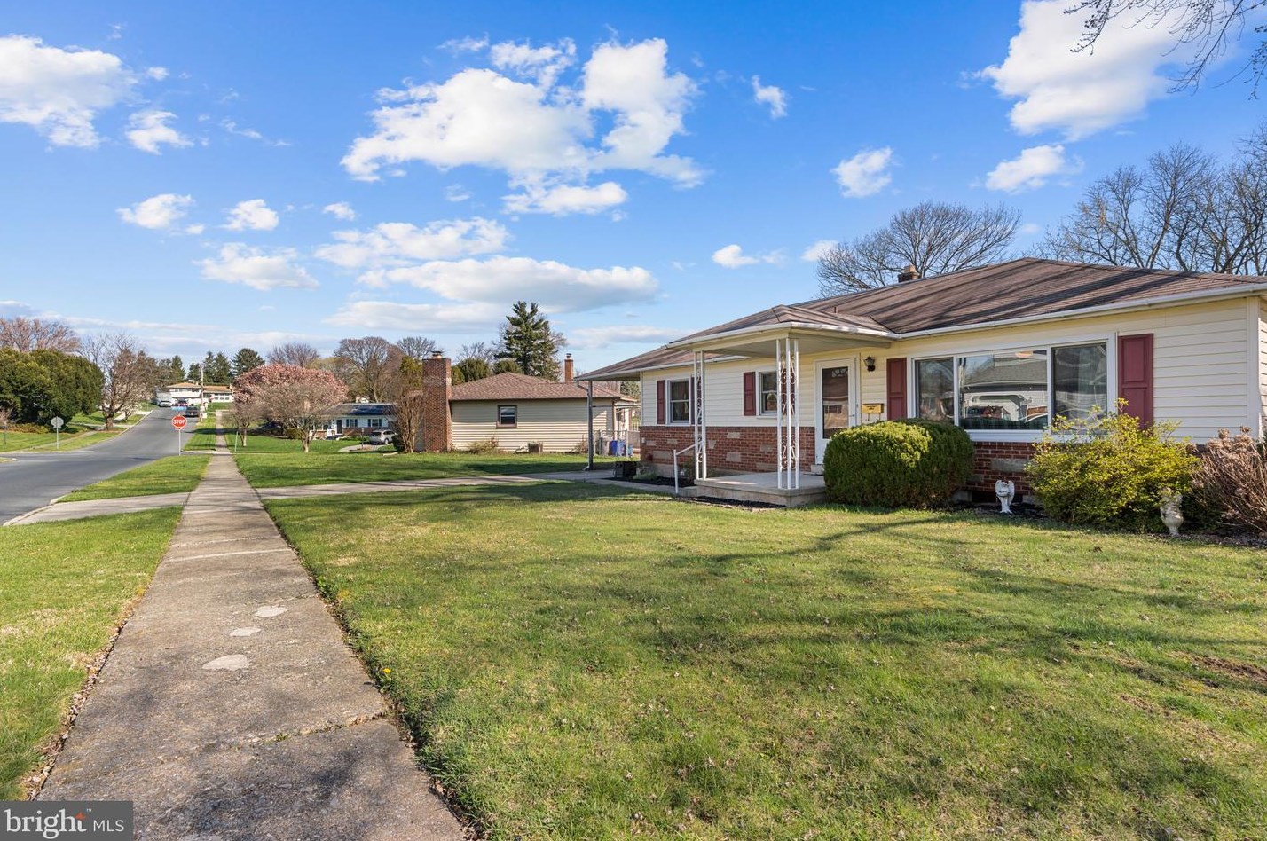 10 Hunter Ln, Camp Hill, PA 17011