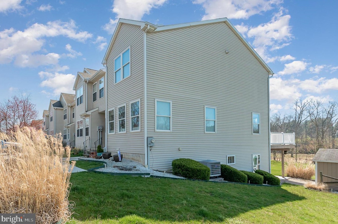 822 Yorkview Dr, Navy Sup Dpt, PA 17055