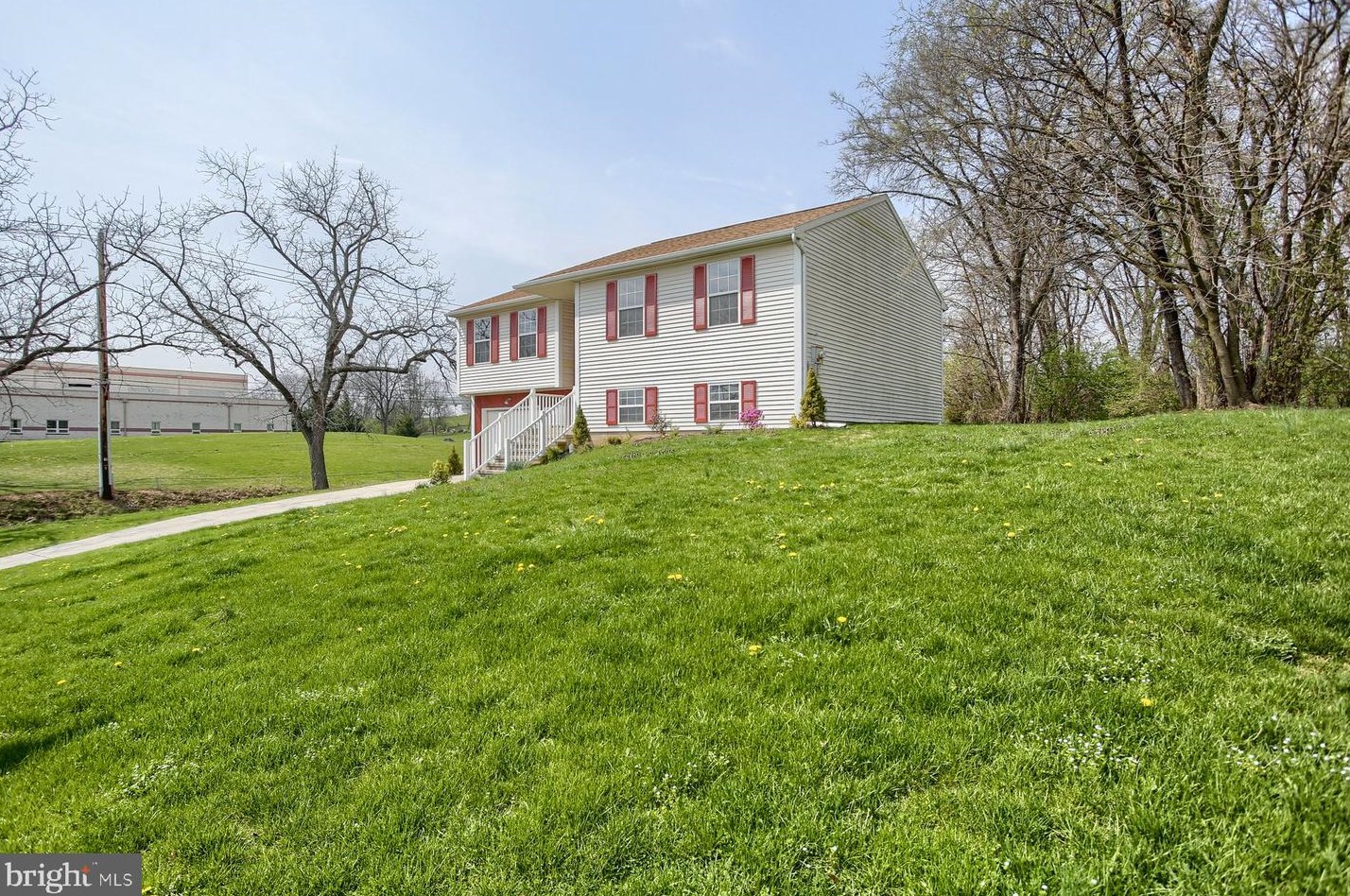 1003 Rebecca St, Carlisle, PA 17013