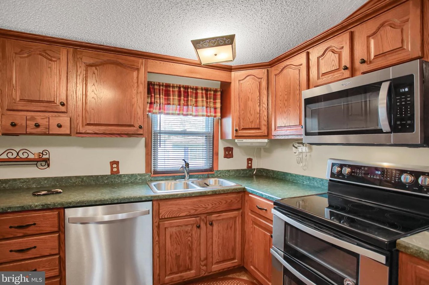 1004 Oriole Dr, Navy Sup Dpt, PA 17050