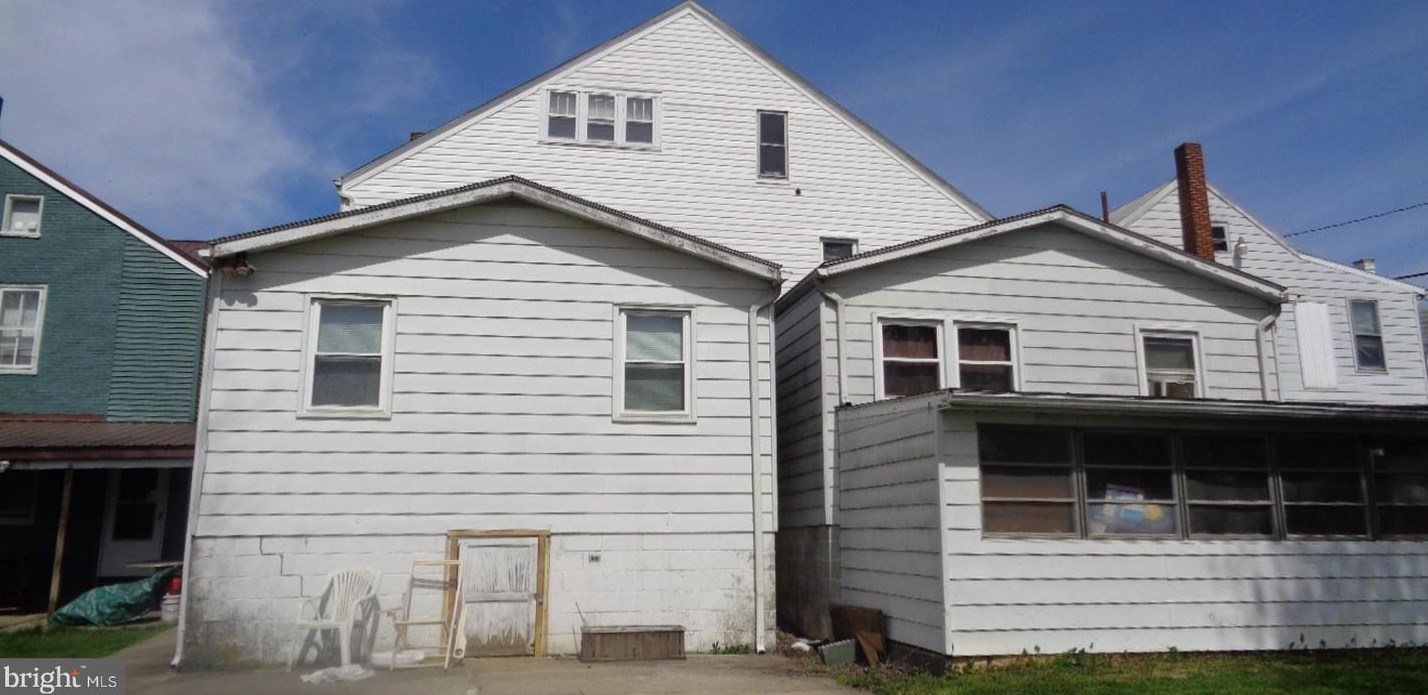 18-20 N Washington St, Lees Cross Roads, PA 17257