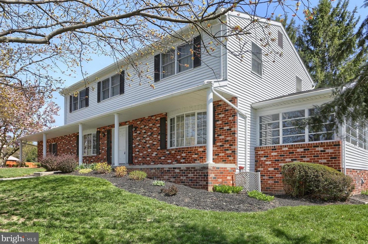 121 Cricket Ln, Camp Hill, PA 17011