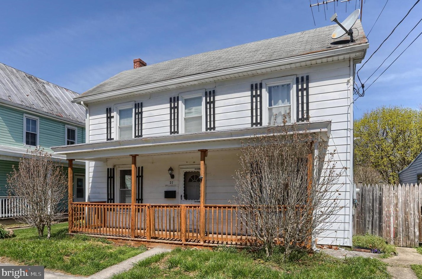 27 E Pine St, Mount Holly Springs, PA 17065