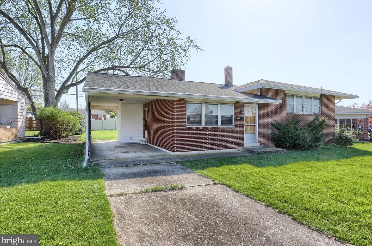 606 Robert St, Navy Sup Dpt, PA 17055