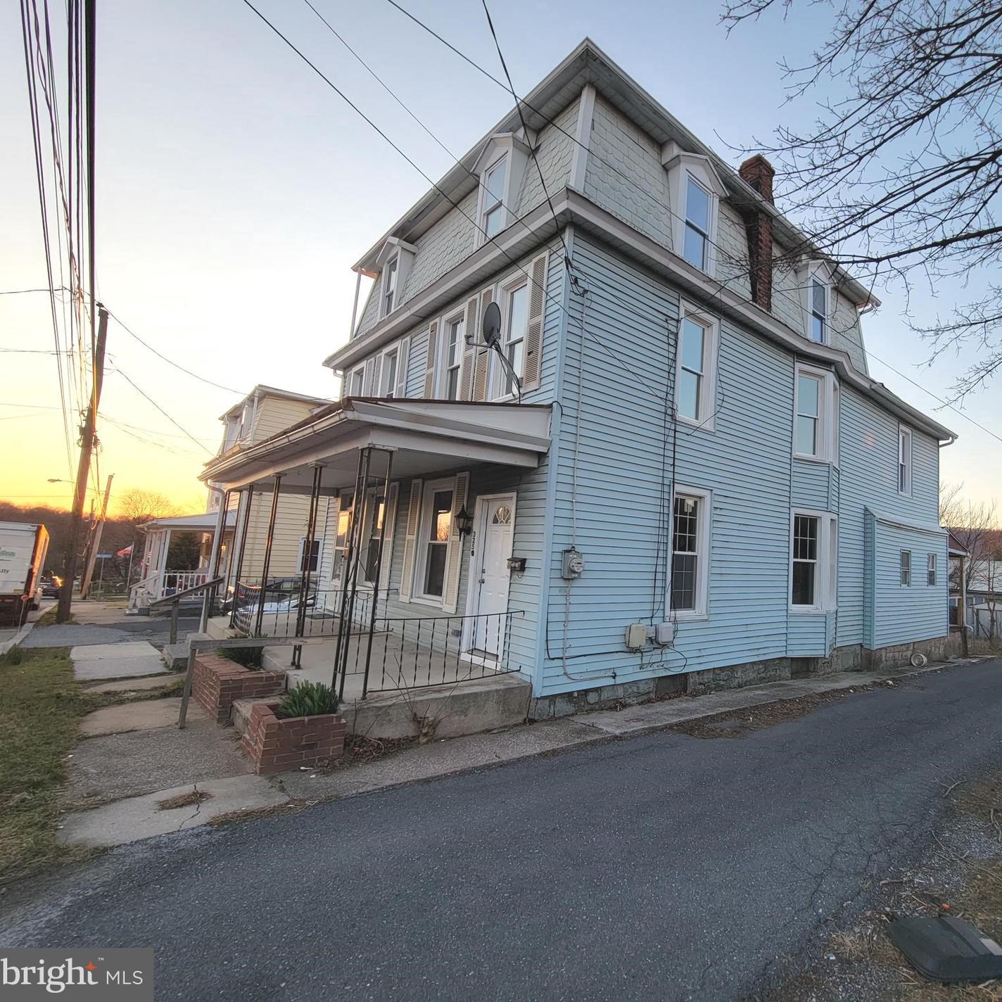 325 W Perry St, West Enola, PA 17025