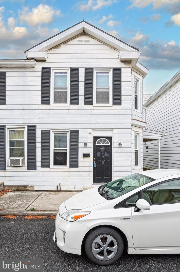 32 W Locust St, Navy Sup Dpt, PA 17055