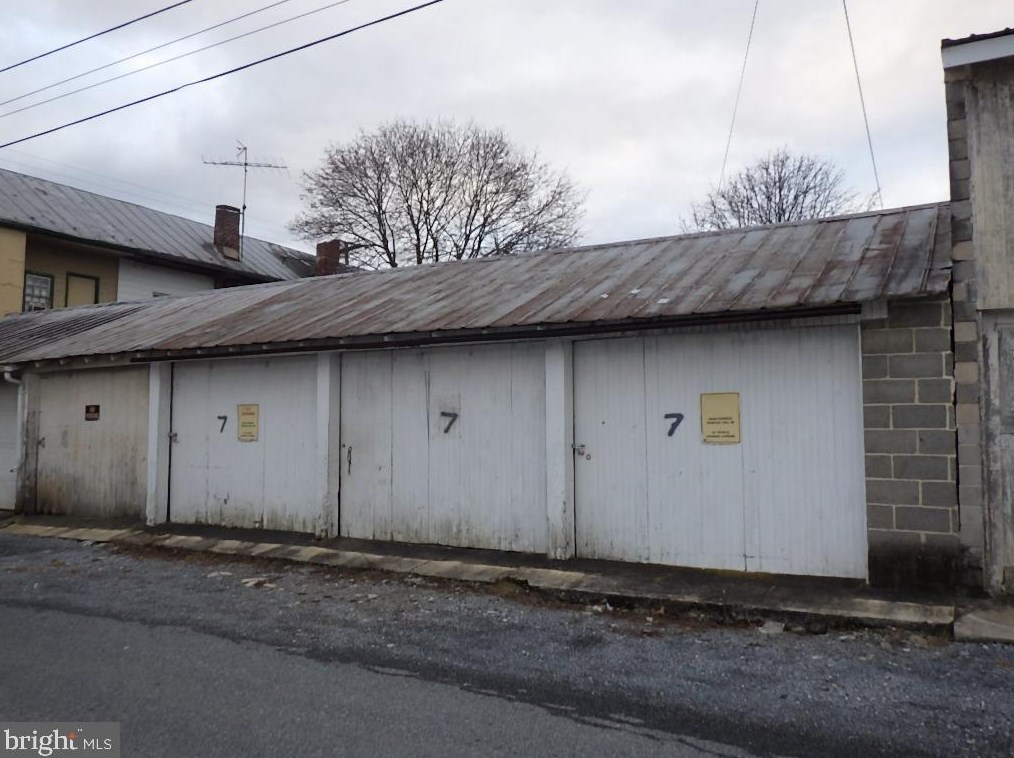 7 W Main St, North Newton, PA 17241