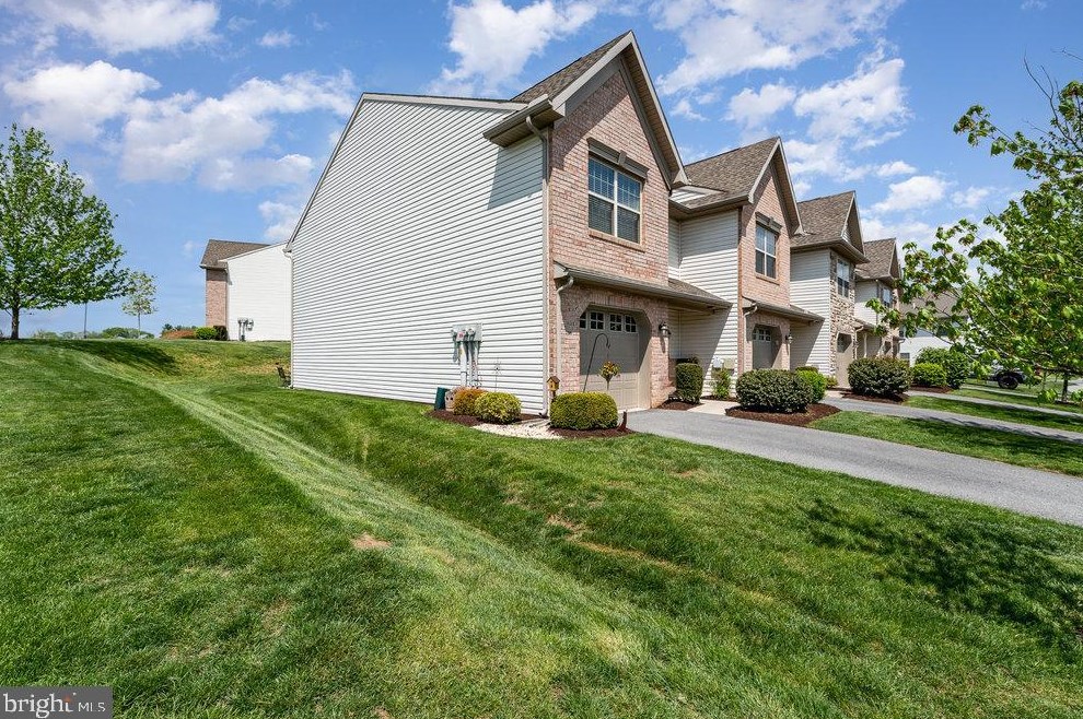 217 Melbourne Ln, Navy Sup Dpt, PA 17055