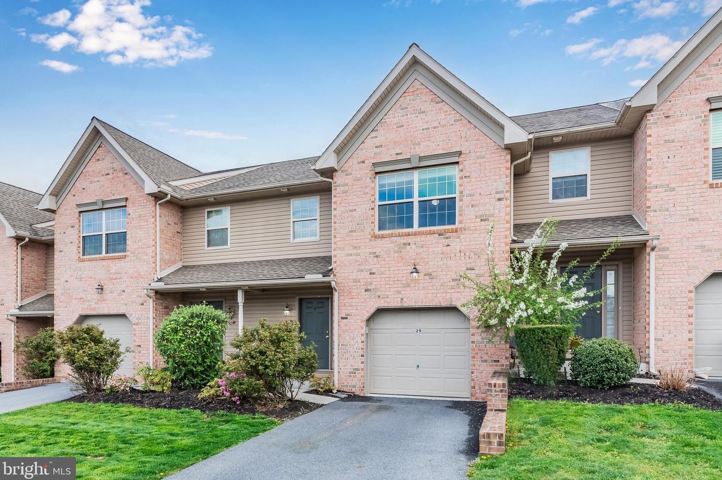 29 Spring View St, Carlisle, PA 17013