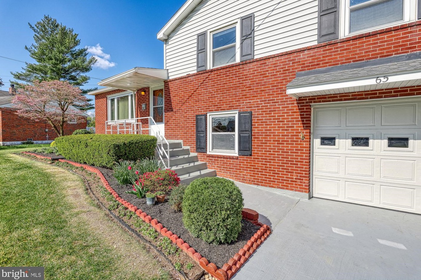 65 Kensington Dr, Camp Hill, PA 17011