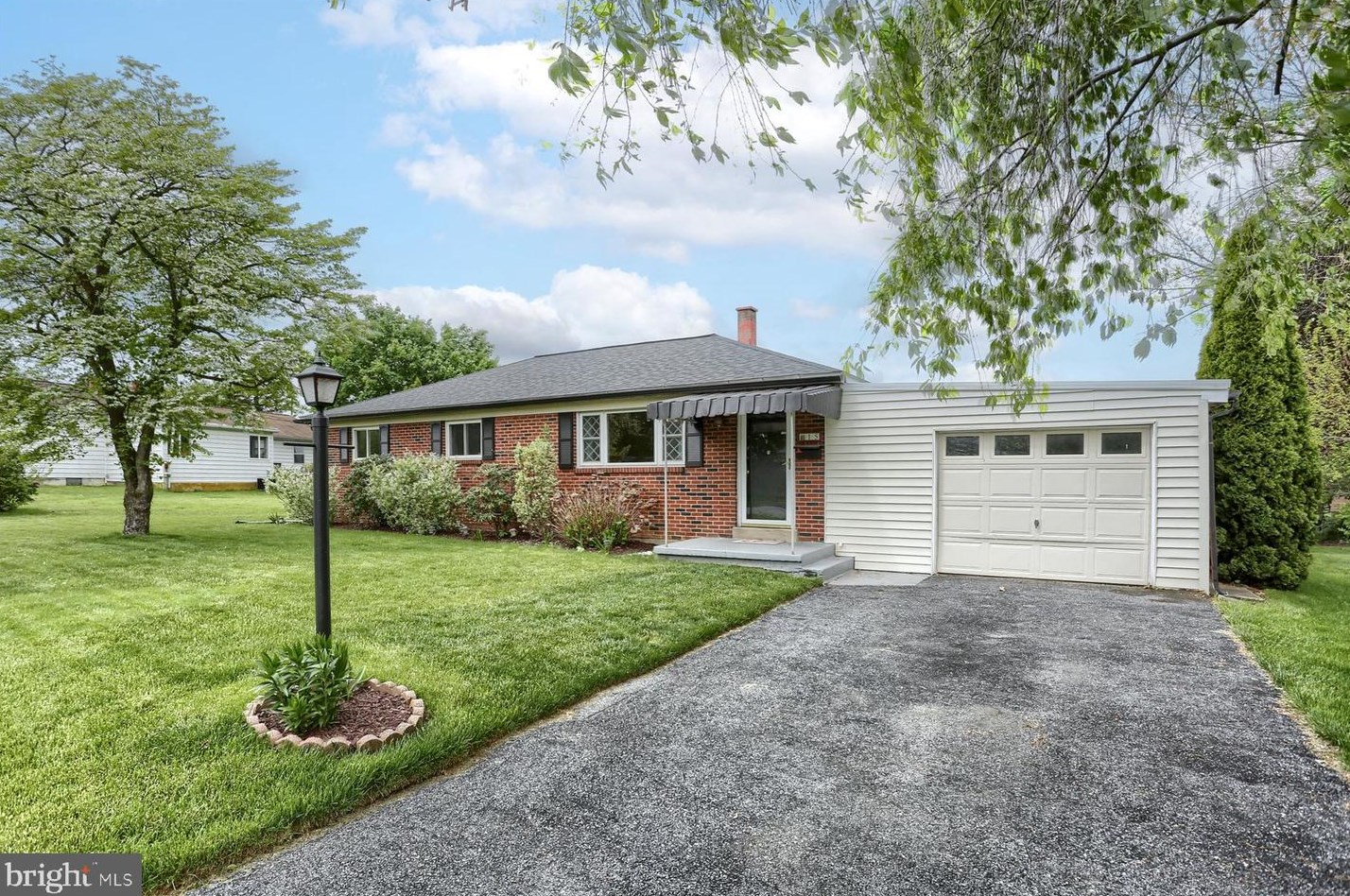 15 Briar Ln, Camp Hill, PA 17011