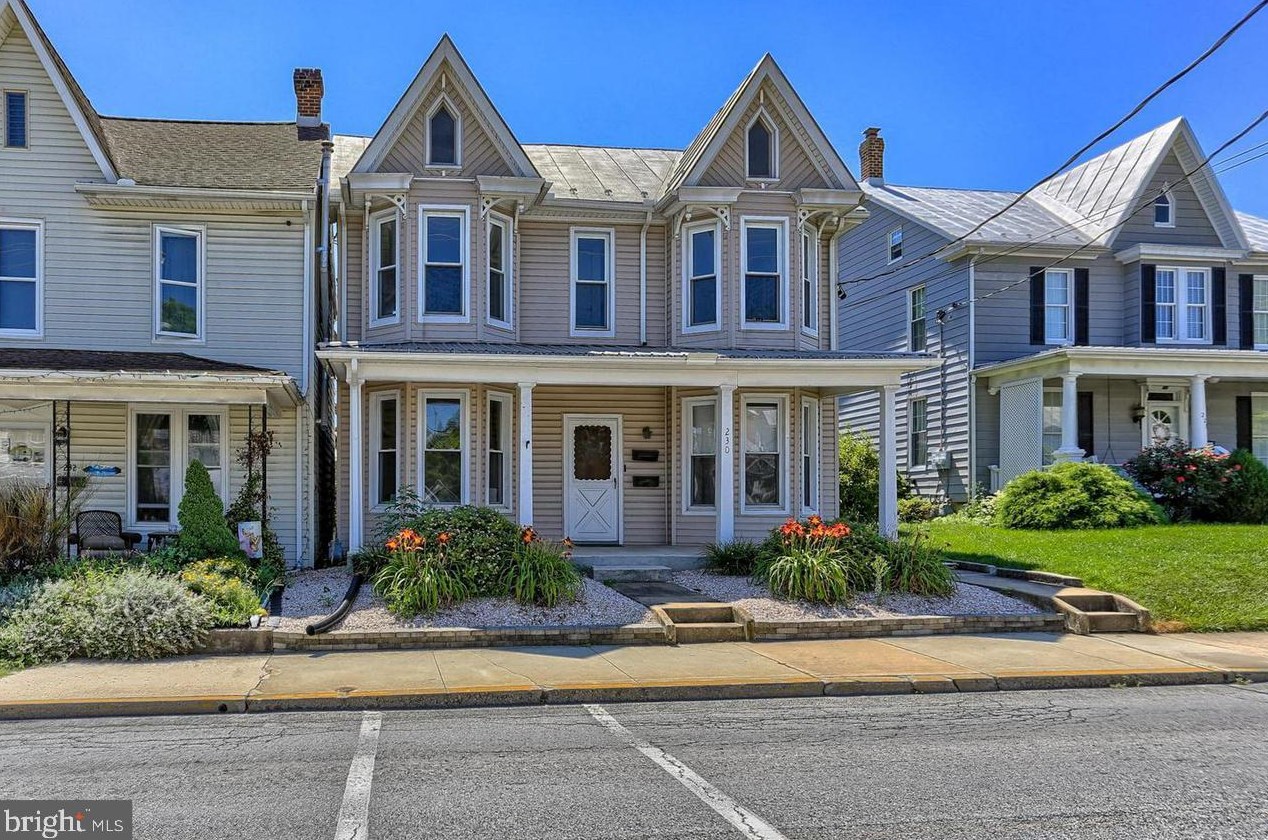230 E Orange St, Lees Cross Roads, PA 17257