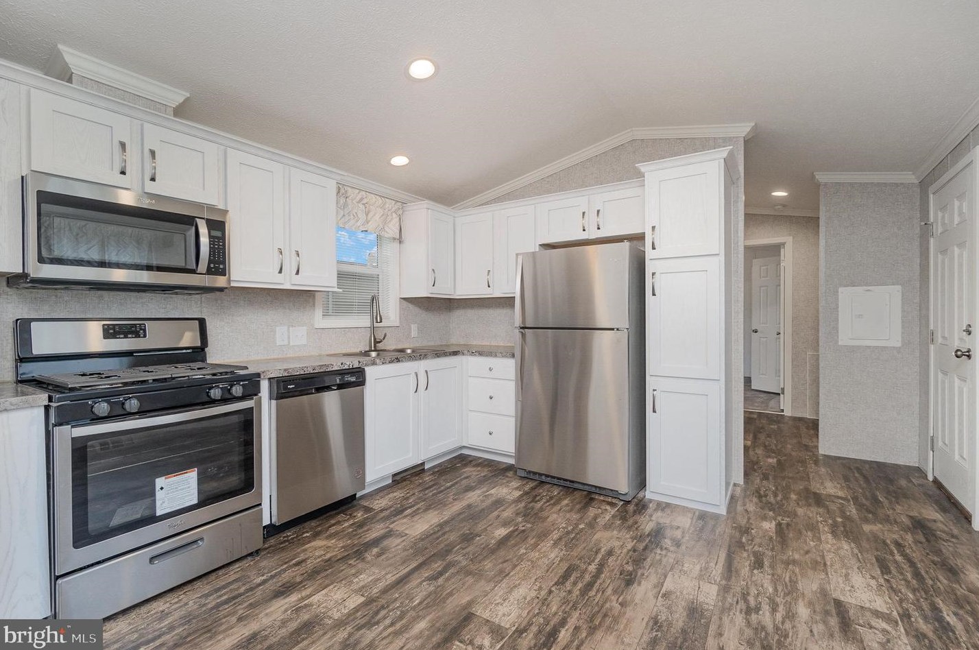 4 Lois Ln, Navy Sup Dpt, PA 17050