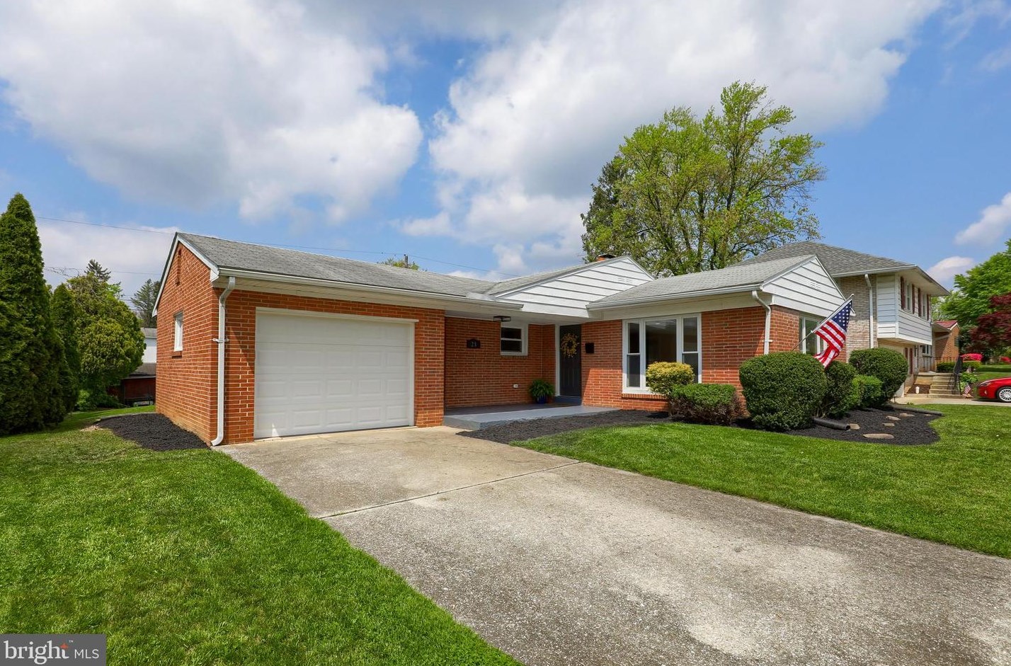 28 Center Dr, Camp Hill, PA 17011