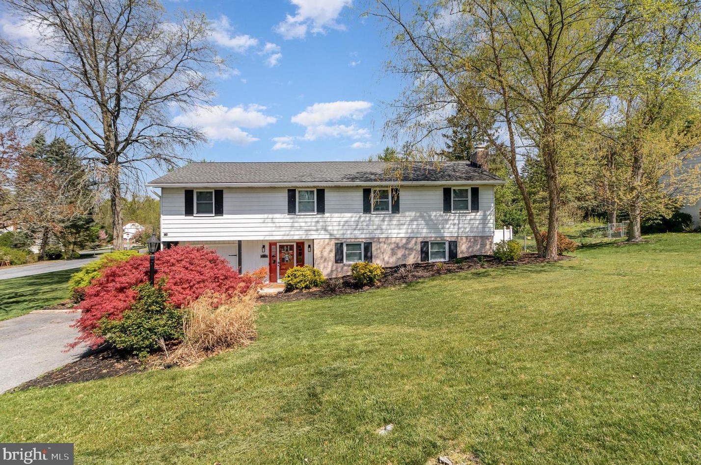 81 Moongale Dr, Carlisle, PA 17013