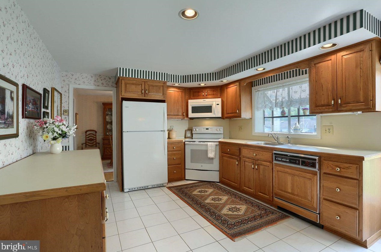 314 Somerset Dr, Camp Hill, PA 17011